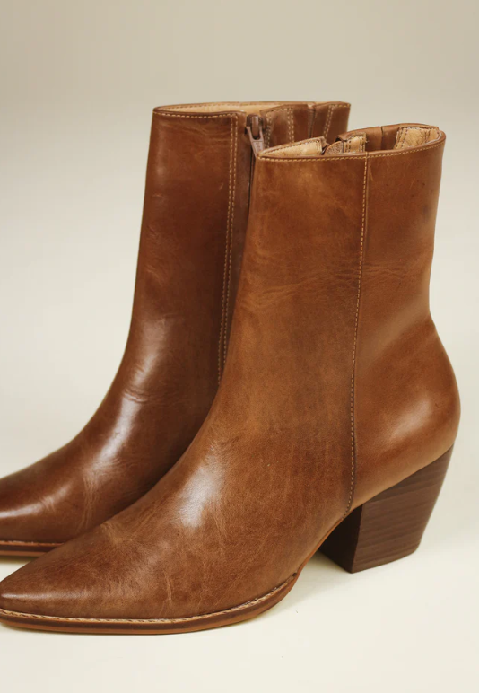 Caty Boot in Vintage Tan