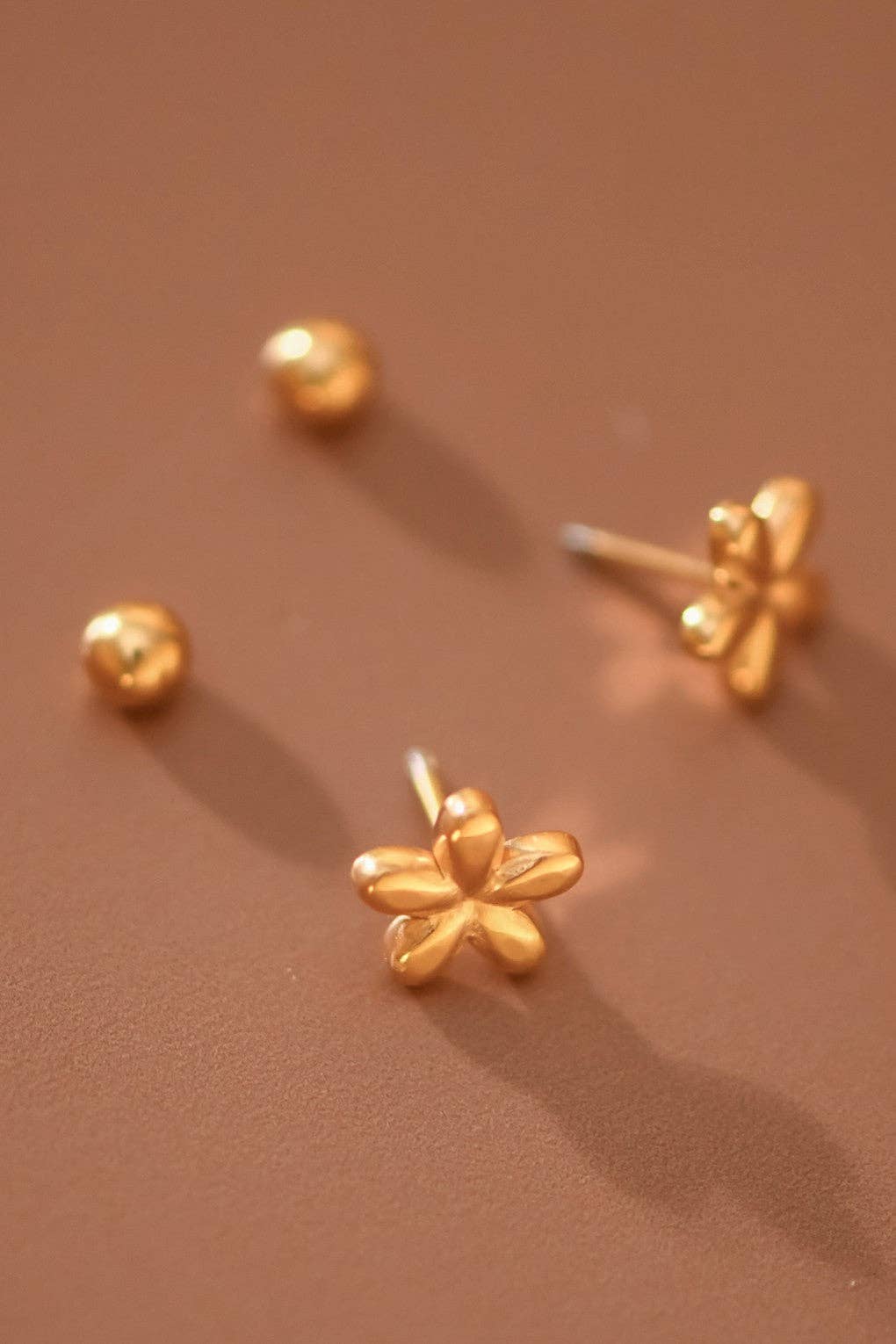 Gold Flower Posts