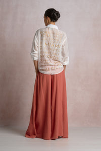 Light Travel Button Down